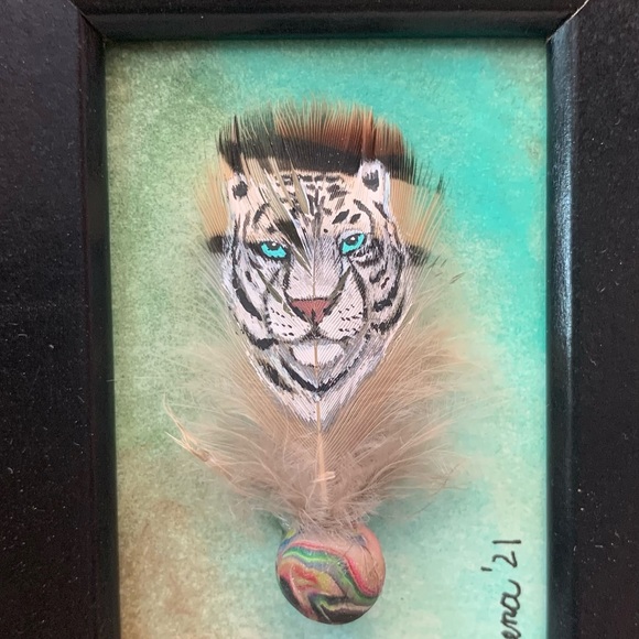 Handpainted white Tiger on miniature feather framed OOAK - Picture 2 of 5